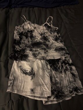 Shein tie dye size M pjs